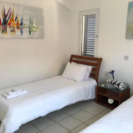 Bright 2 Bed, Pool Facing In Limnaria Gardens Апартаменты Пафос